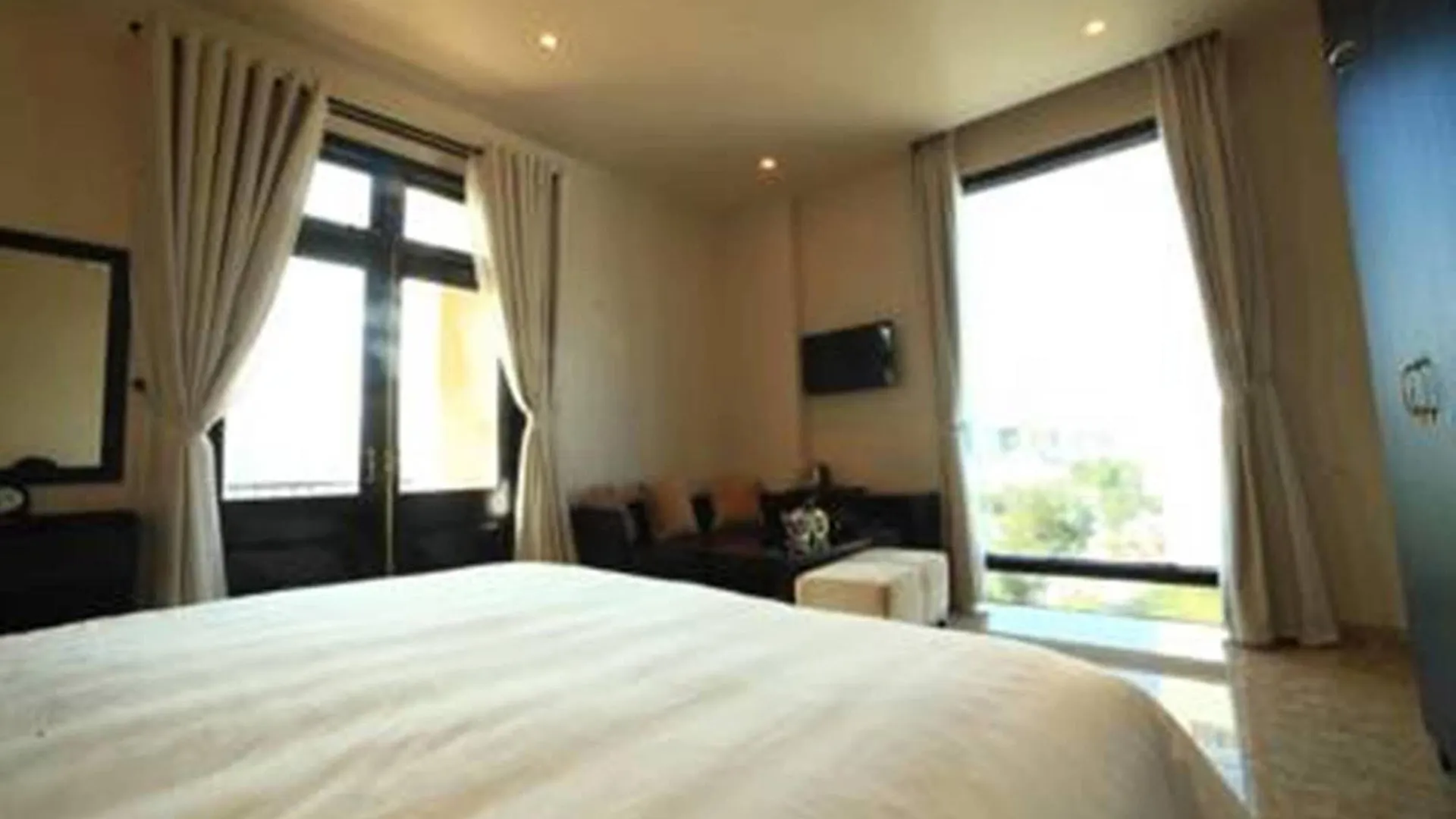 Bezel Hotel Дананг