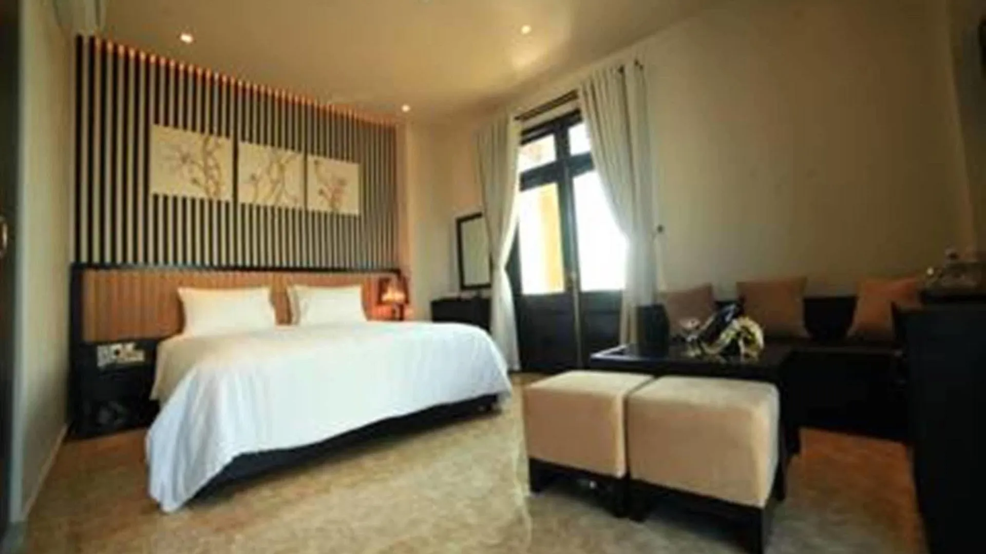 Bezel Hotel Дананг