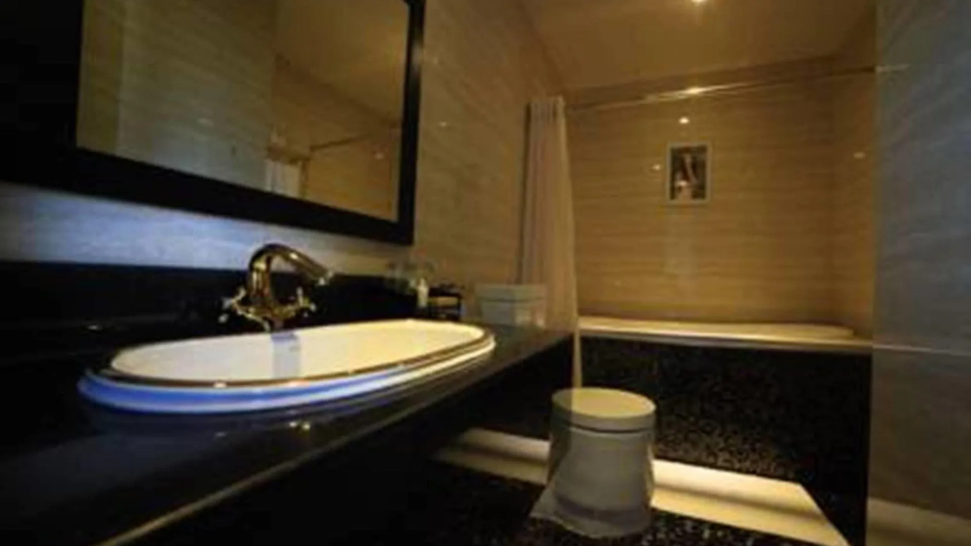 Bezel Hotel Дананг 2*,  Вьетнам