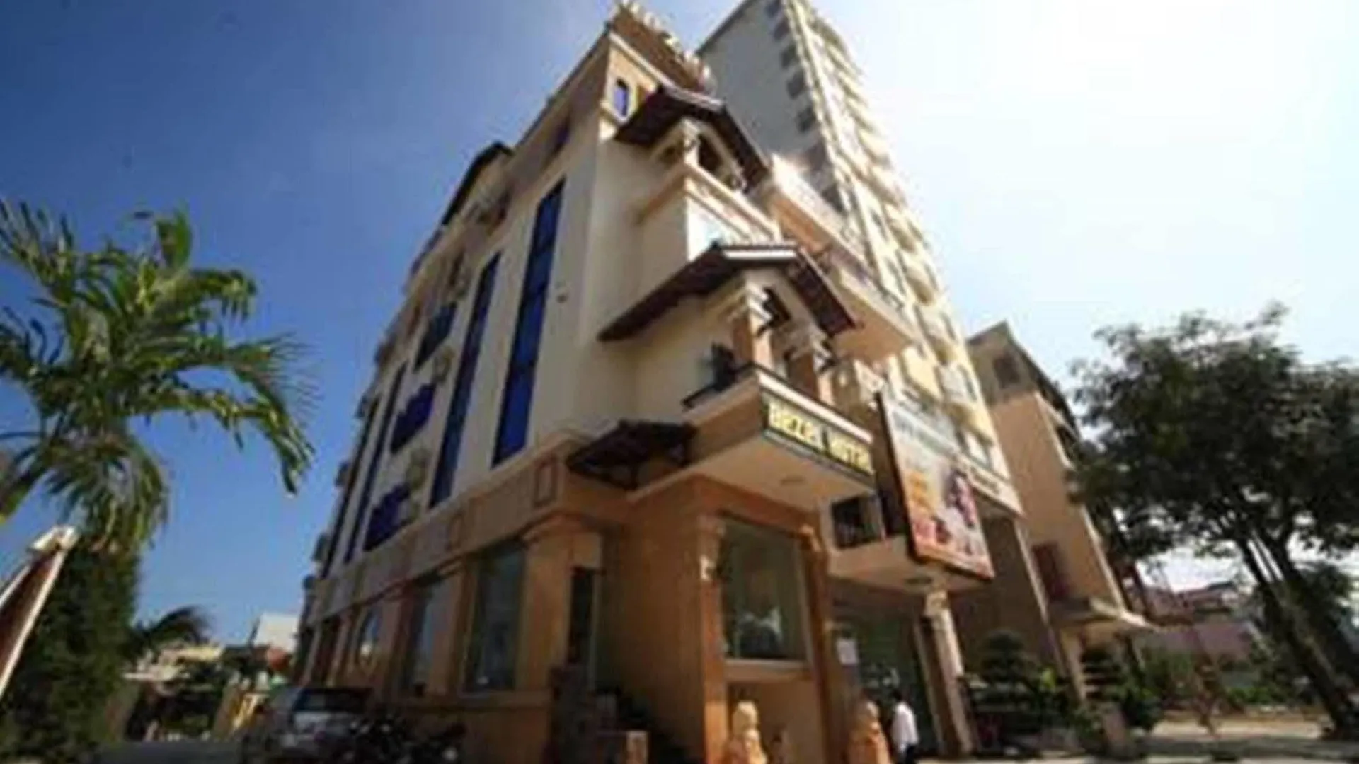 Bezel Hotel Дананг