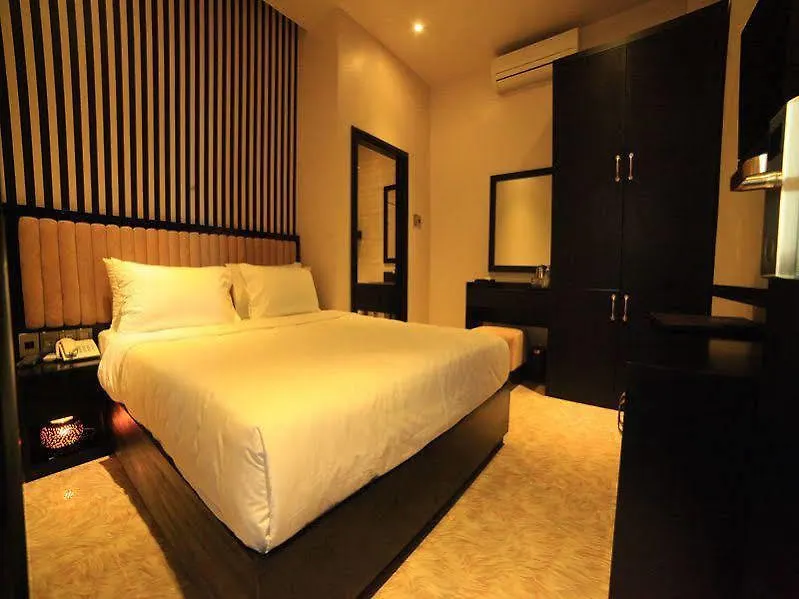 Bezel Hotel Дананг